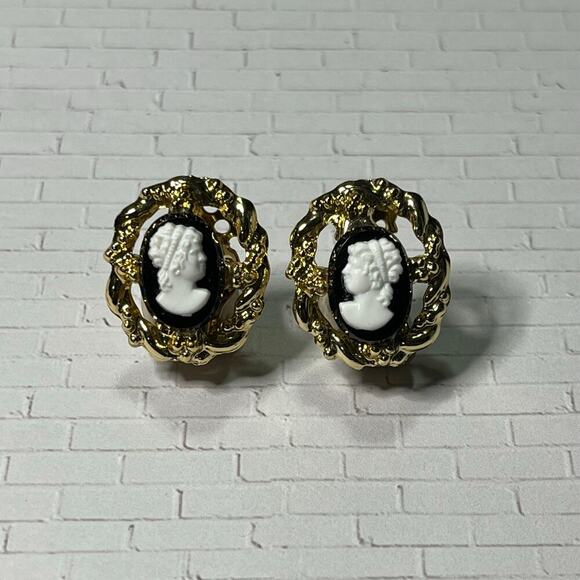 Vintage Black Gold White Cameo Victorian Clip-On Earrings - Picture 7 of 7